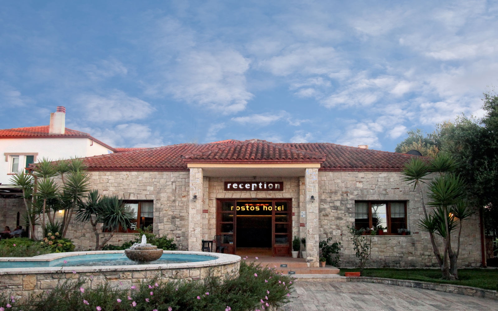 Nostos Hotel